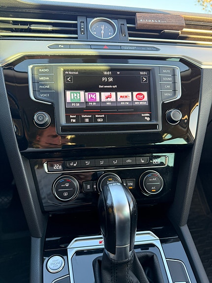 Volkswagen Passat 5 of 28