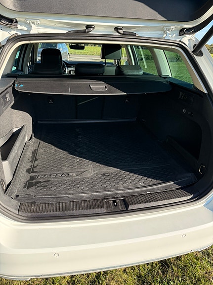 Volkswagen Passat 22 of 28