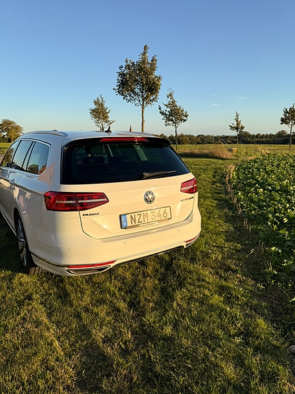 Volkswagen Passat 9 of 28