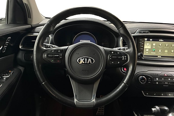 Kia Sorento 16 of 30