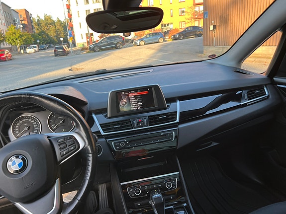 BMW 218i 10 of 16