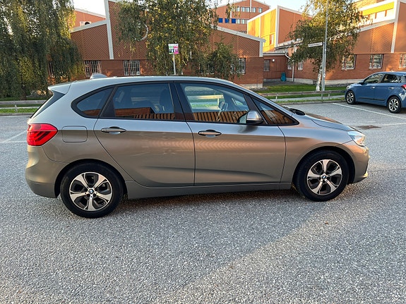 BMW 218i 4 of 16