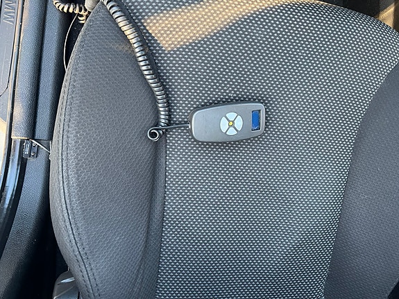 BMW 218i 13 of 16