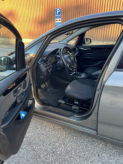 BMW 218i 7 of 16