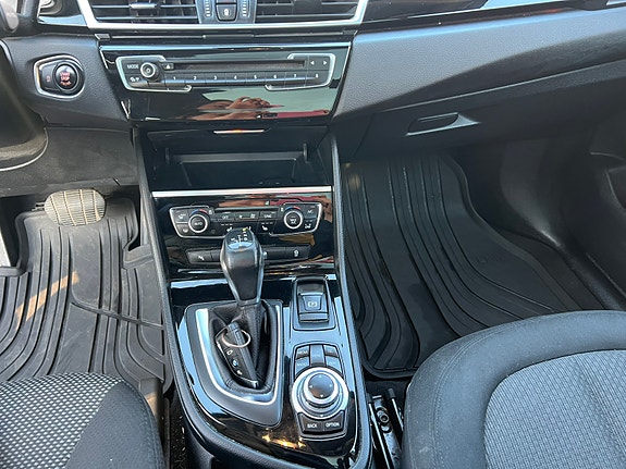 BMW 218i 12 of 16