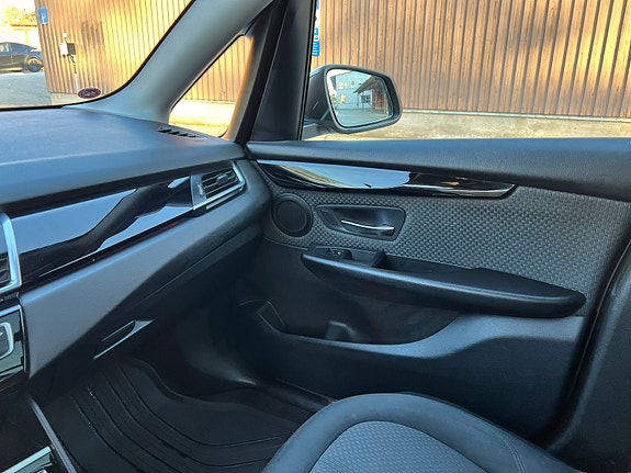 BMW 218i 11 of 16