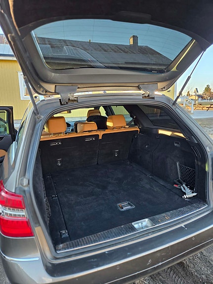 Mercedes-Benz E220 7 of 8
