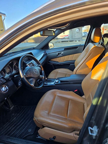 Mercedes-Benz E220 4 of 8