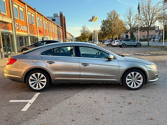 Volkswagen Passat CC 12 of 12
