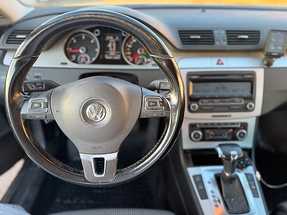Volkswagen Passat CC 10 of 12