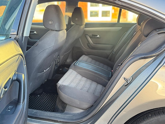 Volkswagen Passat CC 9 of 12