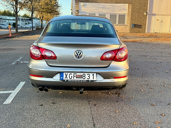Volkswagen Passat CC 11 of 12