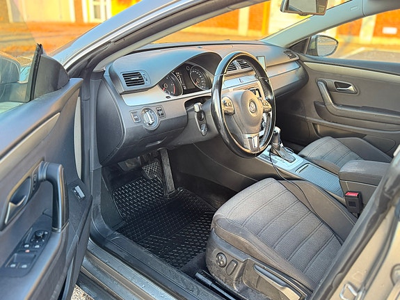 Volkswagen Passat CC 7 of 12