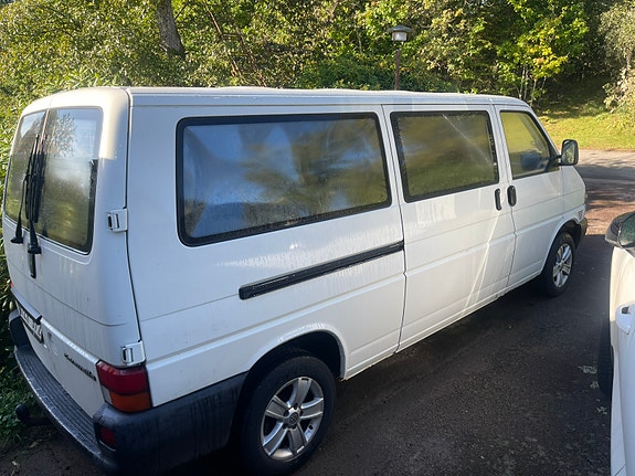 Volkswagen Caravelle 2 of 4