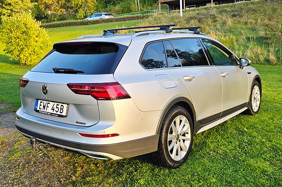 Volkswagen Golf Alltrack 3 of 8