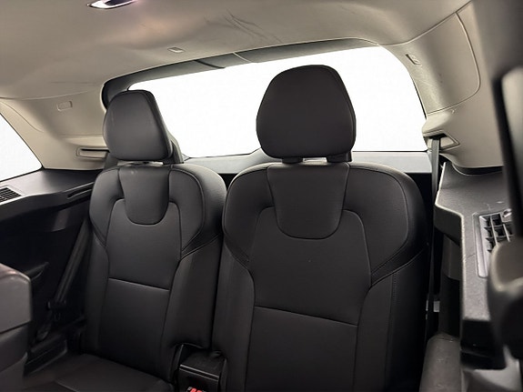 Volvo XC90 16 of 30