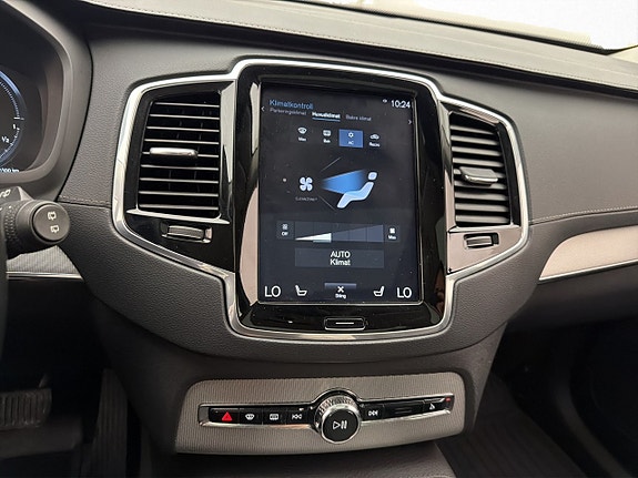 Volvo XC90 28 of 30
