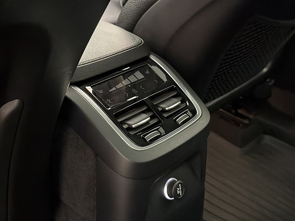 Volvo XC90 18 of 30
