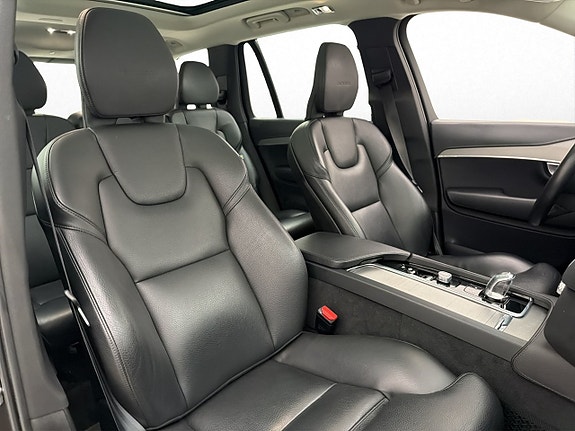 Volvo XC90 11 of 30