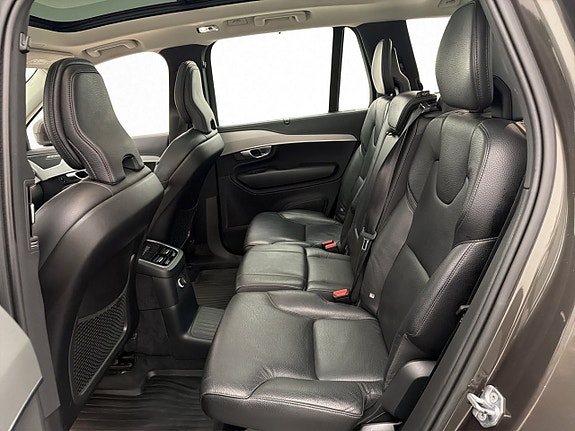 Volvo XC90 14 of 30
