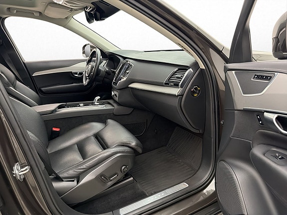 Volvo XC90 13 of 30