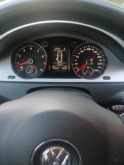 Volkswagen Passat 9 of 13