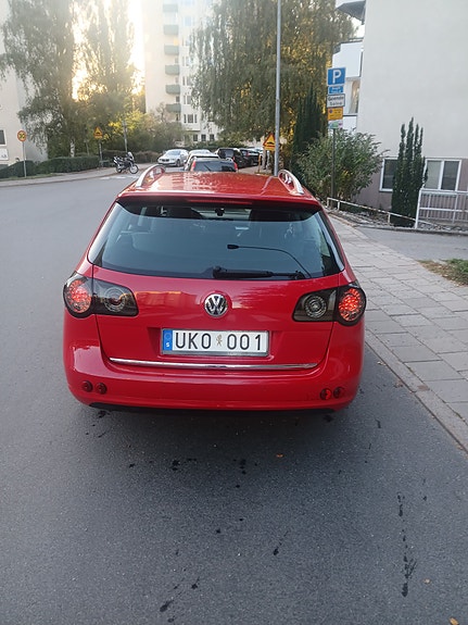 Volkswagen Passat 4 of 13