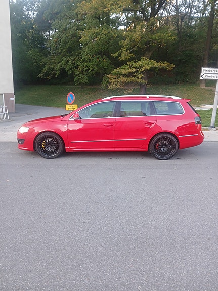 Volkswagen Passat 2 of 13