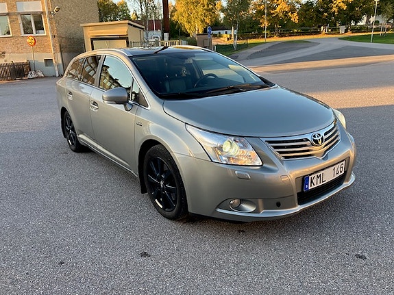 Toyota Avensis 2 of 11