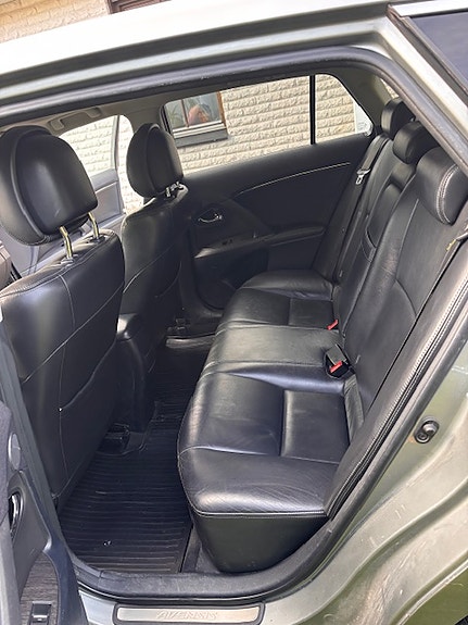 Toyota Avensis 8 of 11
