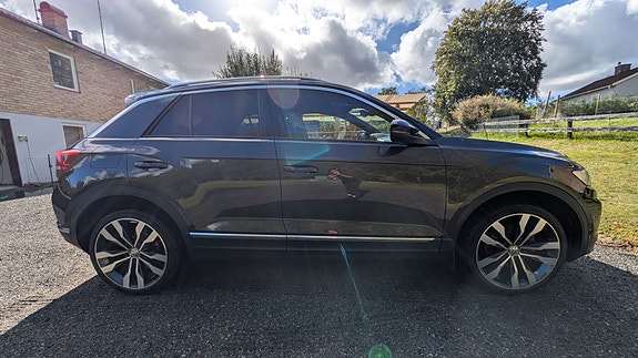 Volkswagen T-Roc 3 of 11