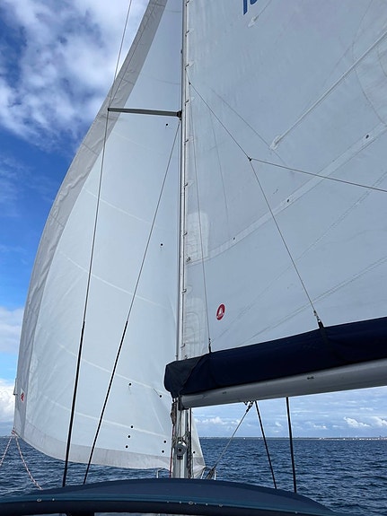 Beneteau First 325 11 of 18