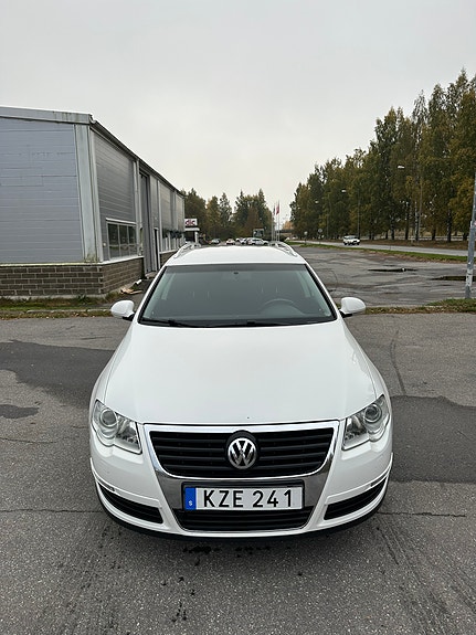 Volkswagen Passat 2 of 9