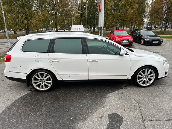 Volkswagen Passat 3 of 9