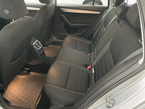 Skoda Octavia 12 of 18