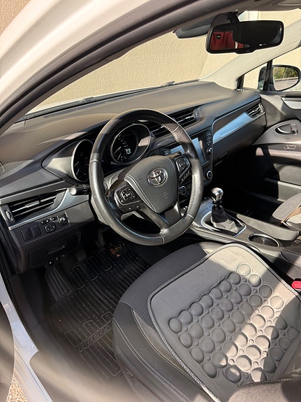 Toyota Avensis 4 of 9