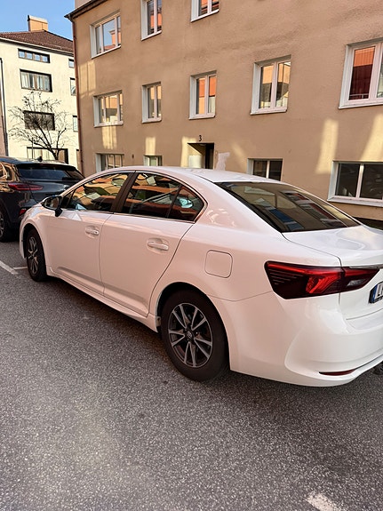 Toyota Avensis 3 of 9