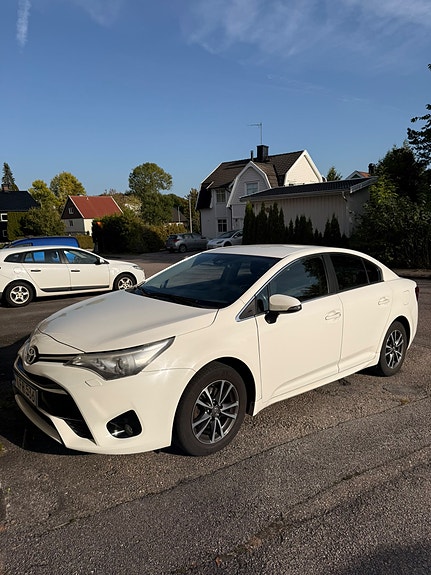 Toyota Avensis 7 of 9