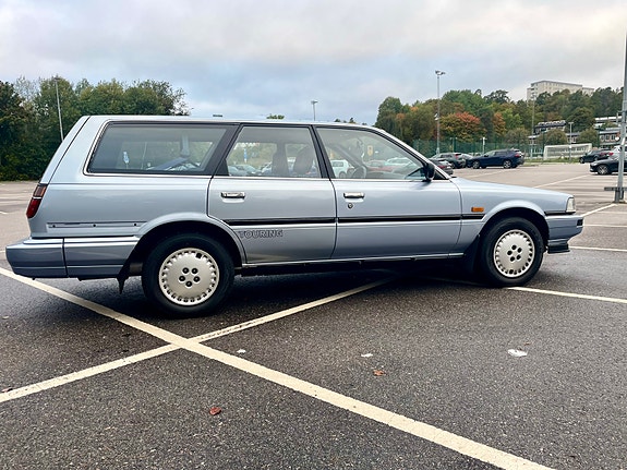 Toyota Camry 5 of 12