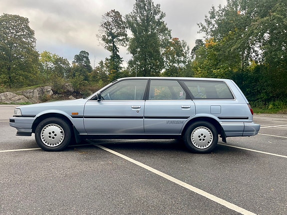 Toyota Camry 3 of 12