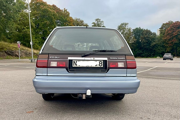 Toyota Camry 6 of 12