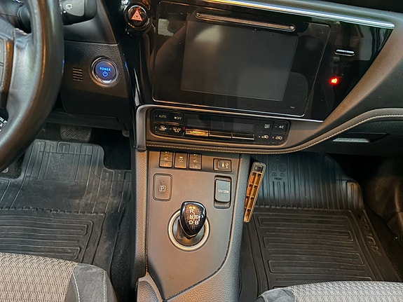 Toyota Auris 5 of 12