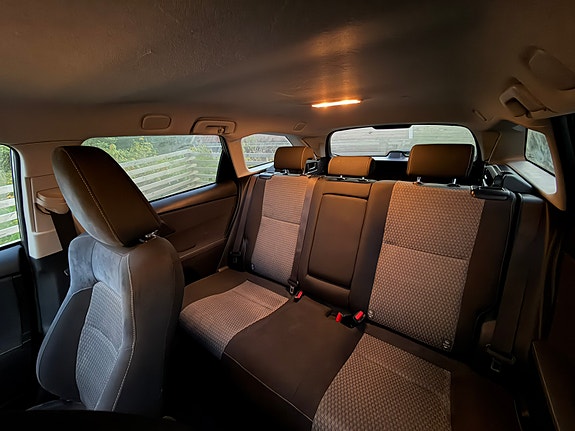 Toyota Auris 8 of 12