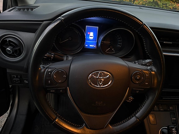 Toyota Auris 10 of 12