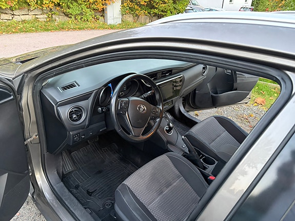 Toyota Auris 9 of 12
