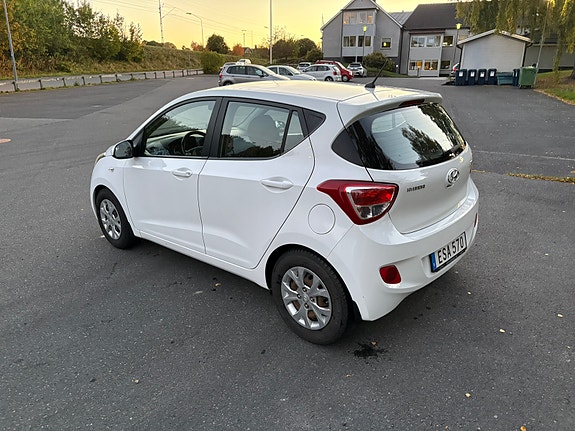 Hyundai i10 4 of 8