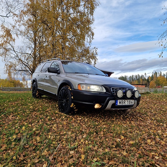 Volvo XC70 2 of 10