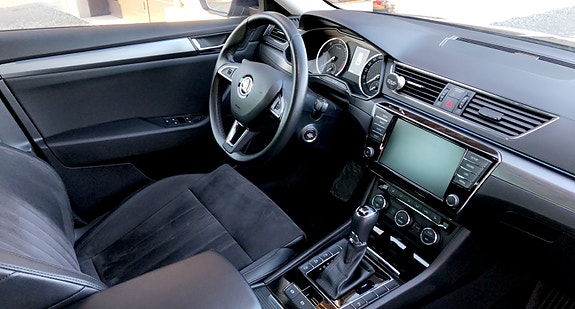 Skoda Superb 3 of 6