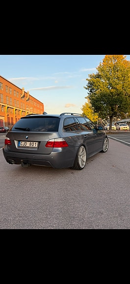 BMW 530d 3 of 4