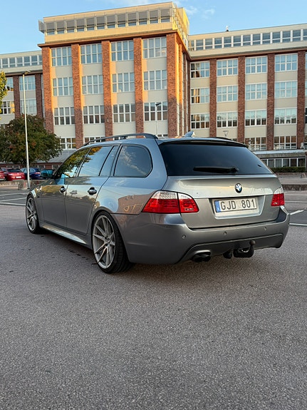 BMW 530d 2 of 4